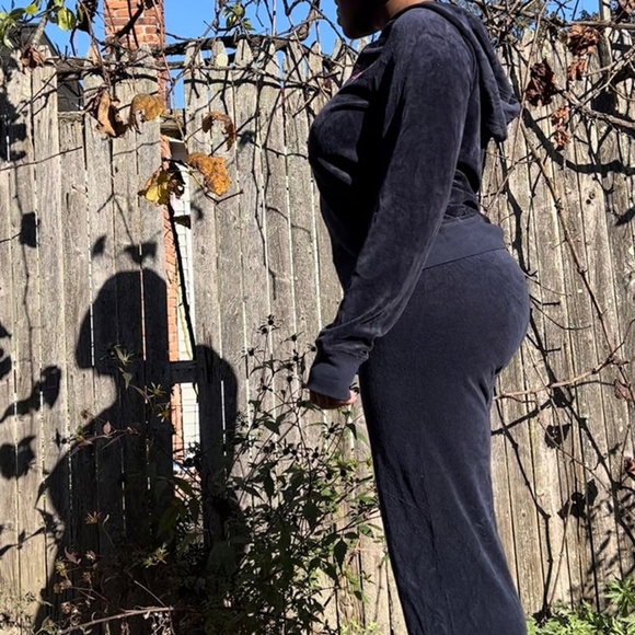 Juicy Couture Tracksuit Set - Picture 3 of 8